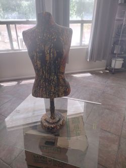 Abstract mannequin