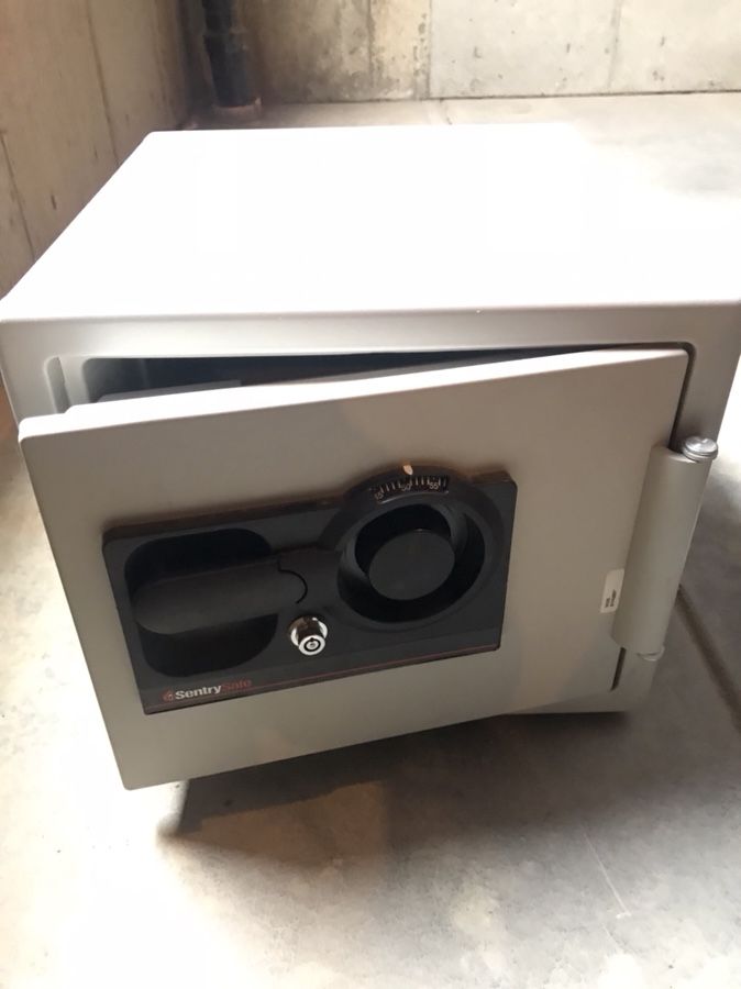 Small personal safe