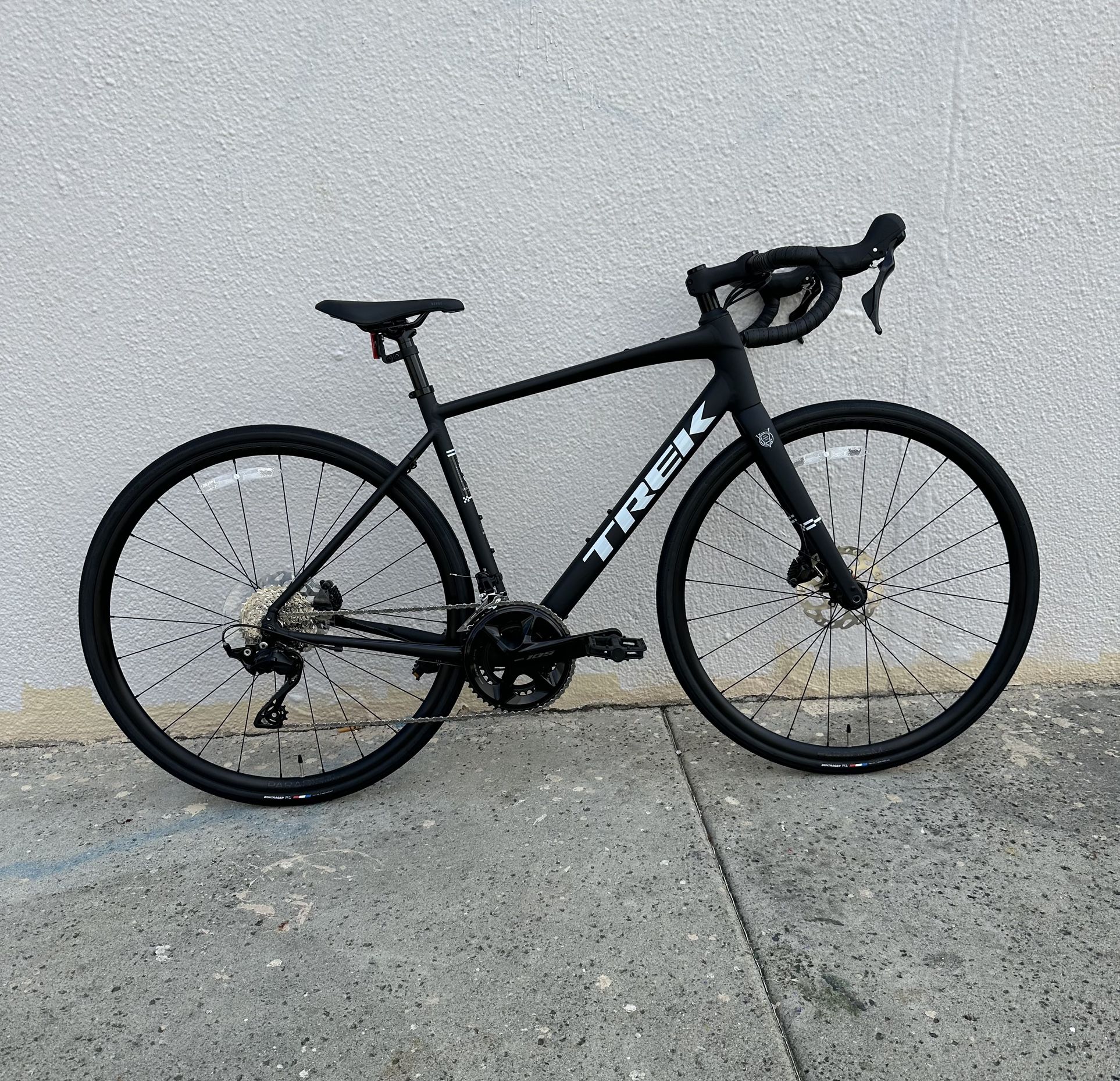 Brand New 2025 Trek Domane AL 5 Gen 4 Road Bike.