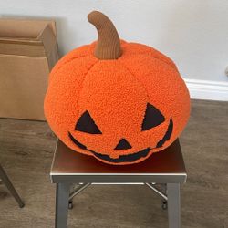 Jack O Lantern 🏮 Pillow