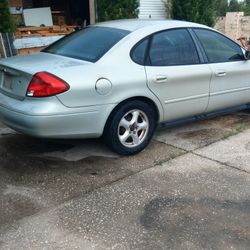 2003 Ford Taurus