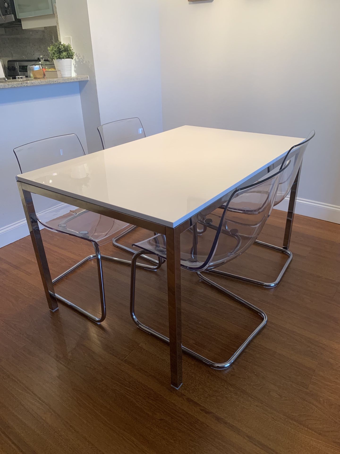 Dinning table! $100