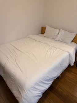 Queen bed with mattress and sheets included
