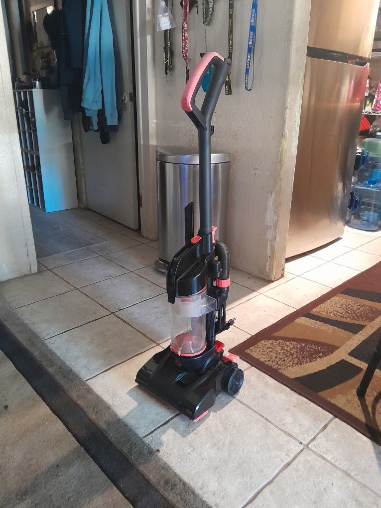 Small Vacuum.  Works Great.  Has Attatchment For The Hose
