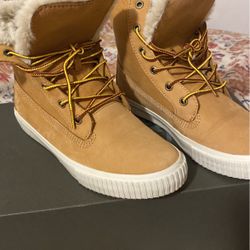 Womens TIMBERLAND boots 7.5