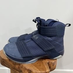 NIKE LEBRON SOLDIER 10 X SNEAKERS MIDNIGHT/ NAVY BLUE MENS SIZE 12