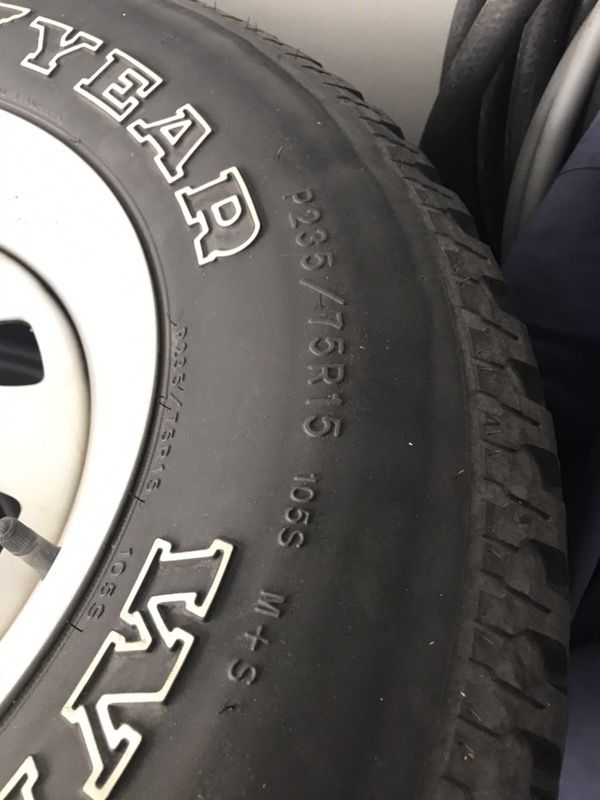 Jeep Wrangler tires 235/75R15 Used