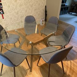 60” Diameter Beautiful Glass Table & Chairs 