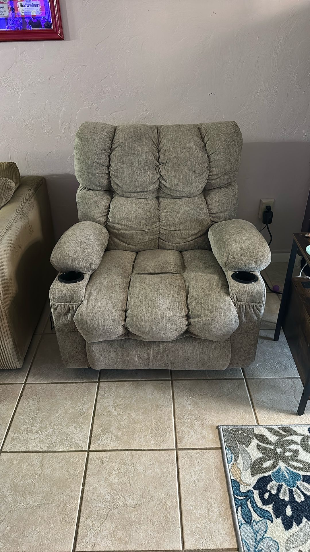 Rocker/swivel Chair With Heat And Vibration Massage.