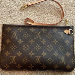 Louis Vuitton Removable zipped pouch / wristlet
