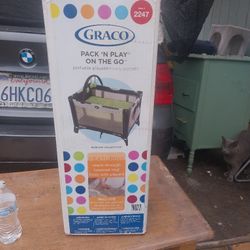 PÀCK N PLAY ON THE GO 