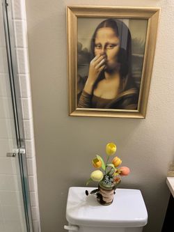 Mona Lisa Bathroom Art, Mona Lisa Holding Her Nose Picture Poster Framed In Glass Frame