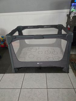 4moms Breeze GO Playard