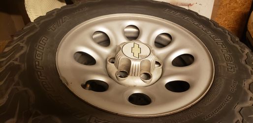 Original tires & rims Came off 07 Chevy Silverado