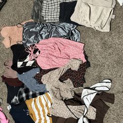 Tons Of Teen/Womens Clothes 