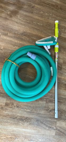 Pool brush cleaner
