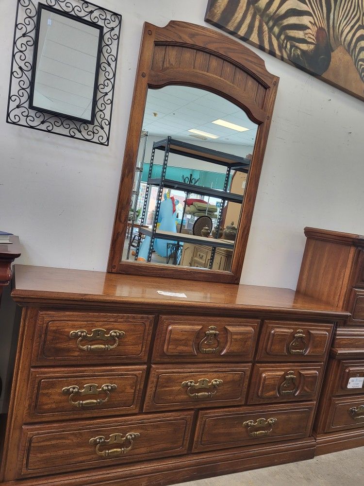 8-Drawer Dresser W/ Mirror