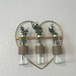 gold plant decor 
