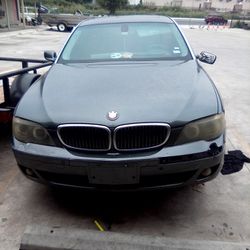 BMW 2006 750.  Parting Out Motor And Transmission Work 