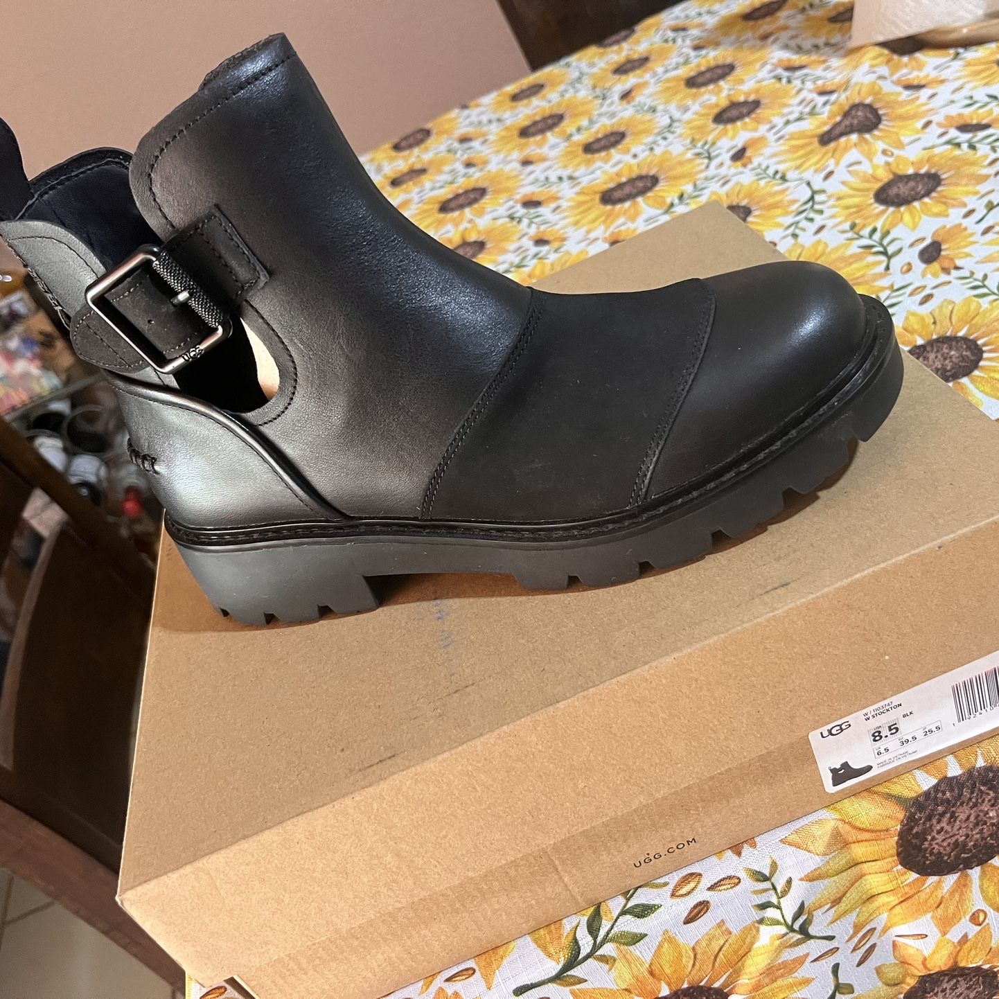 UGG Women's Boots Koolaburra All Black Short, Size 8 , And 9 for Sale in  Ontario, CA - OfferUp