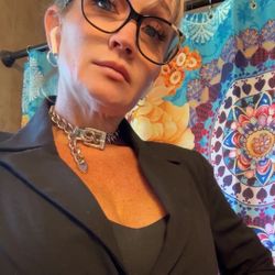 Woman’s Rafaela Petite 10P black blazer