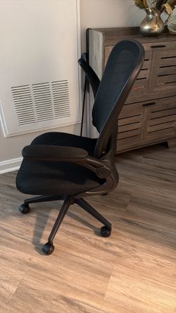 Ergonomic Mesh Office Chair – Black (Great Condition)