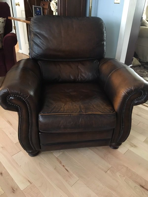 Walter E Smithe leather recliner chair excellent