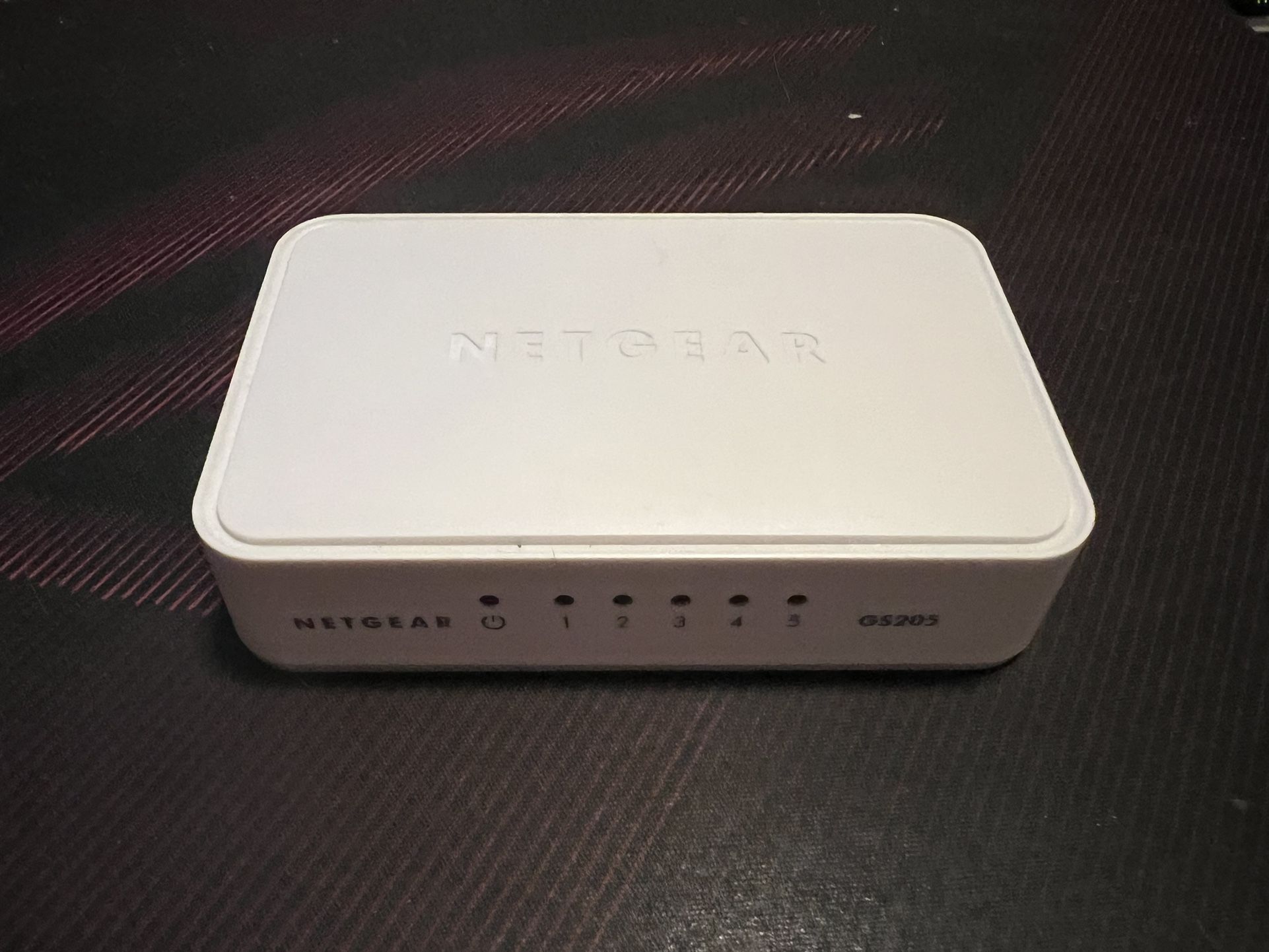 Netgear 5-port ethernet switch