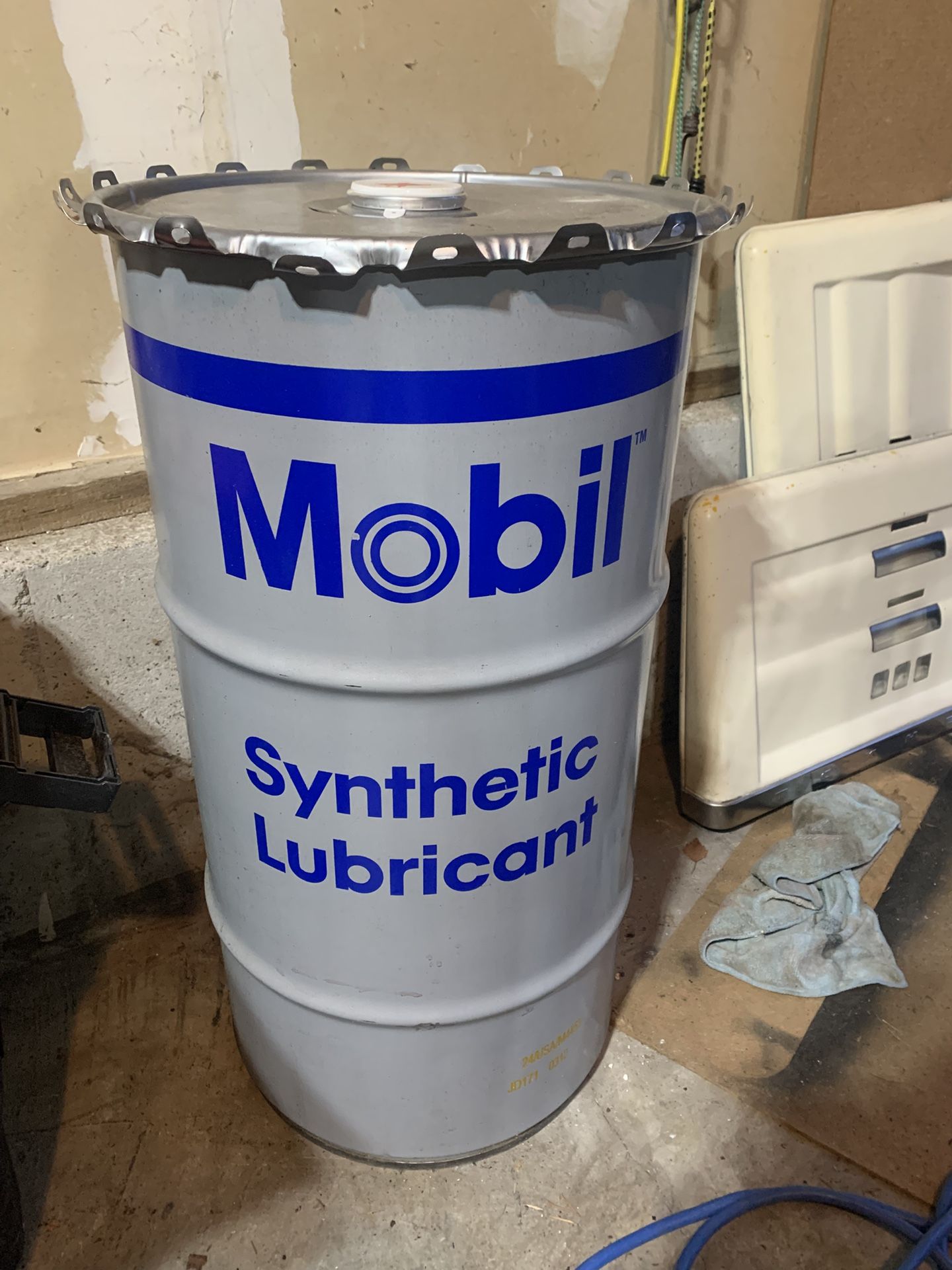 Mobil 16 Gallon Metal Barrel