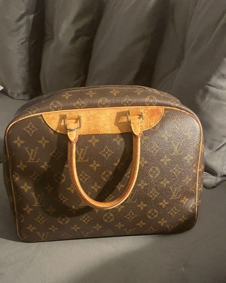 Louis Vuitton AUTHENTIC Medium