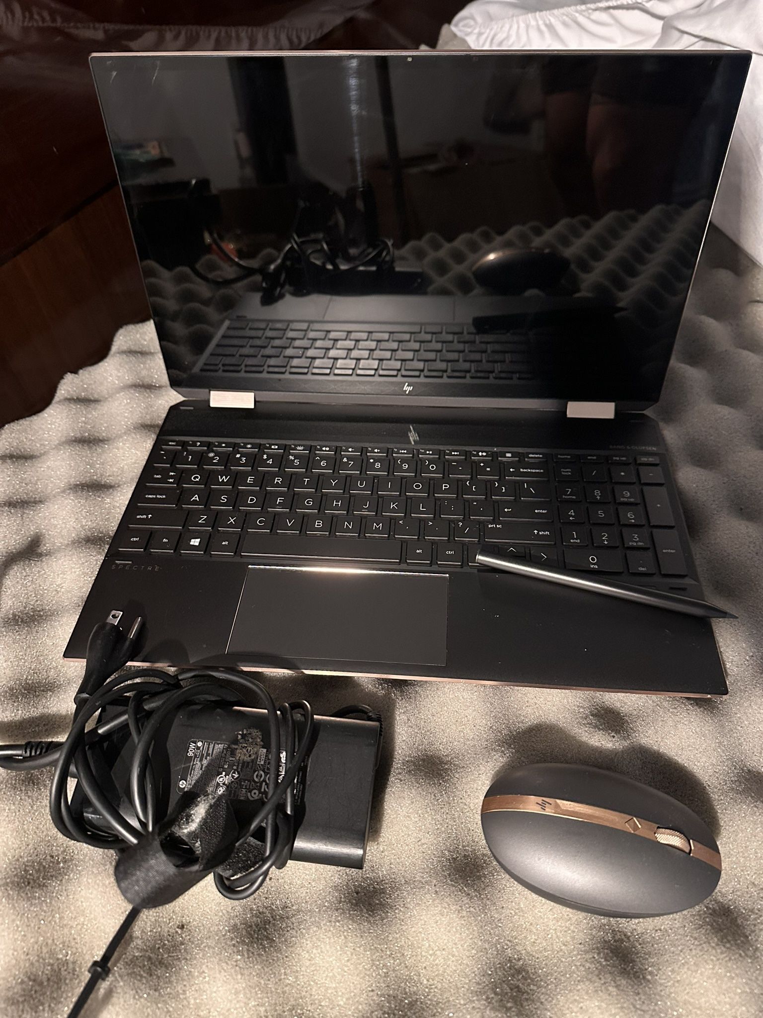 HP - Spectre x360 2-in-1 15.6" 4K Ultra HD Touch-Screen Laptop - Intel Core i7 - 16GB Memory - GeForce MX330 - 512GB SSD