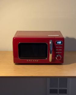 Title: Stylish Galanz Retro Microwave - Red (Great Condition)