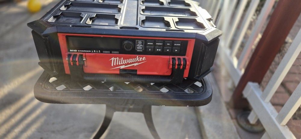 Milwakee M18 Radio Speaker