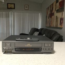 * JVC * HQ 4-head VHS VCR With HI- SPEC DRIVE SYSTEM . EXCELLENT CONDITION . MUST SEE TO APPRECIATE . 
