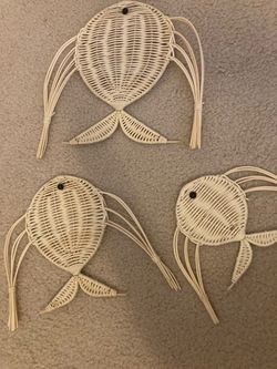 NEW A set of decorative woven bamboo and rattan fish ornaments