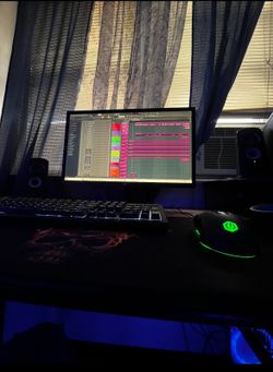 ALL FOR $750 ( Gaming computer, speaker, monitor, keyboard, and mouse