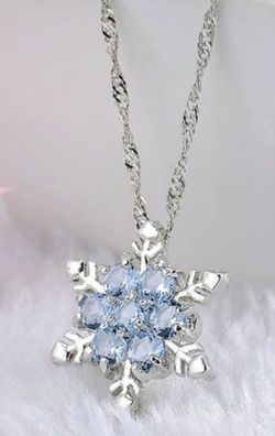 ❄️ Silver Blue Crystal Snowflake Necklace.