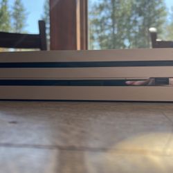 PlayStation 4 Pro White Edition