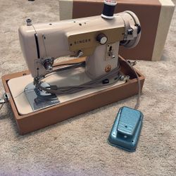 Vintage singer sewing Machine 