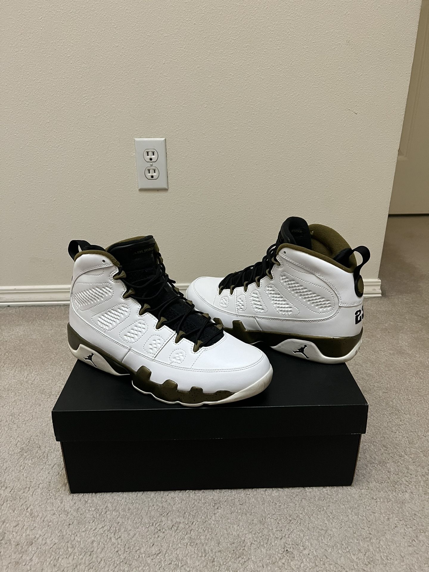 Jordan 9 Statue Green/Gold (Size 10.5)
