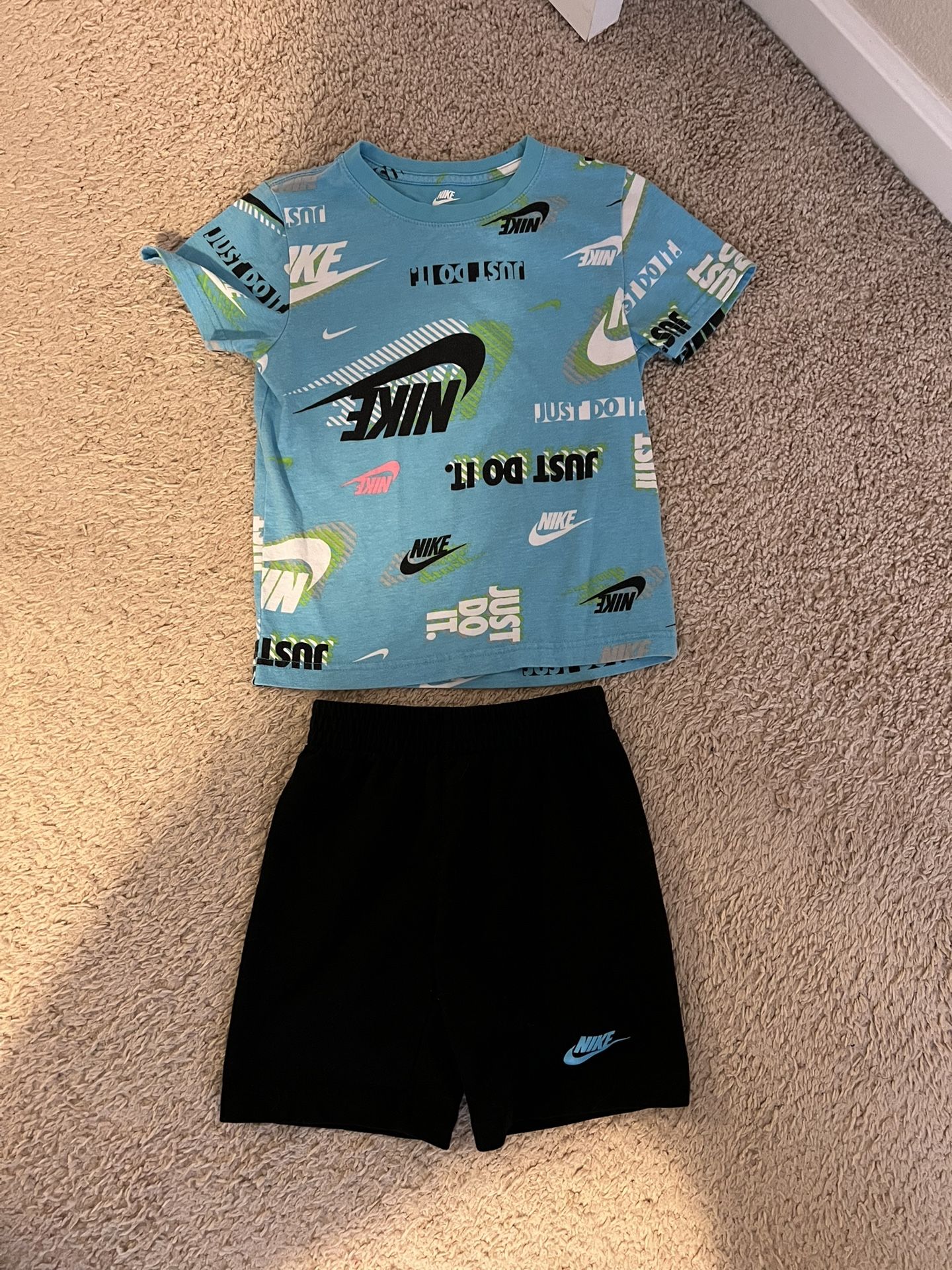 Nike 6-7 Boys T-Shirt And Shorts Set