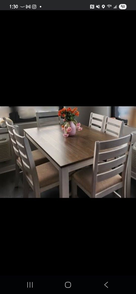 Dining Table with 6 Chairs (Great Condition)