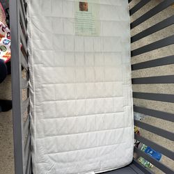 Crib/toddlers Bed 4in1 With Mattress
