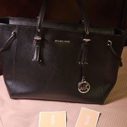 Michael Kors Large Tote - Black 