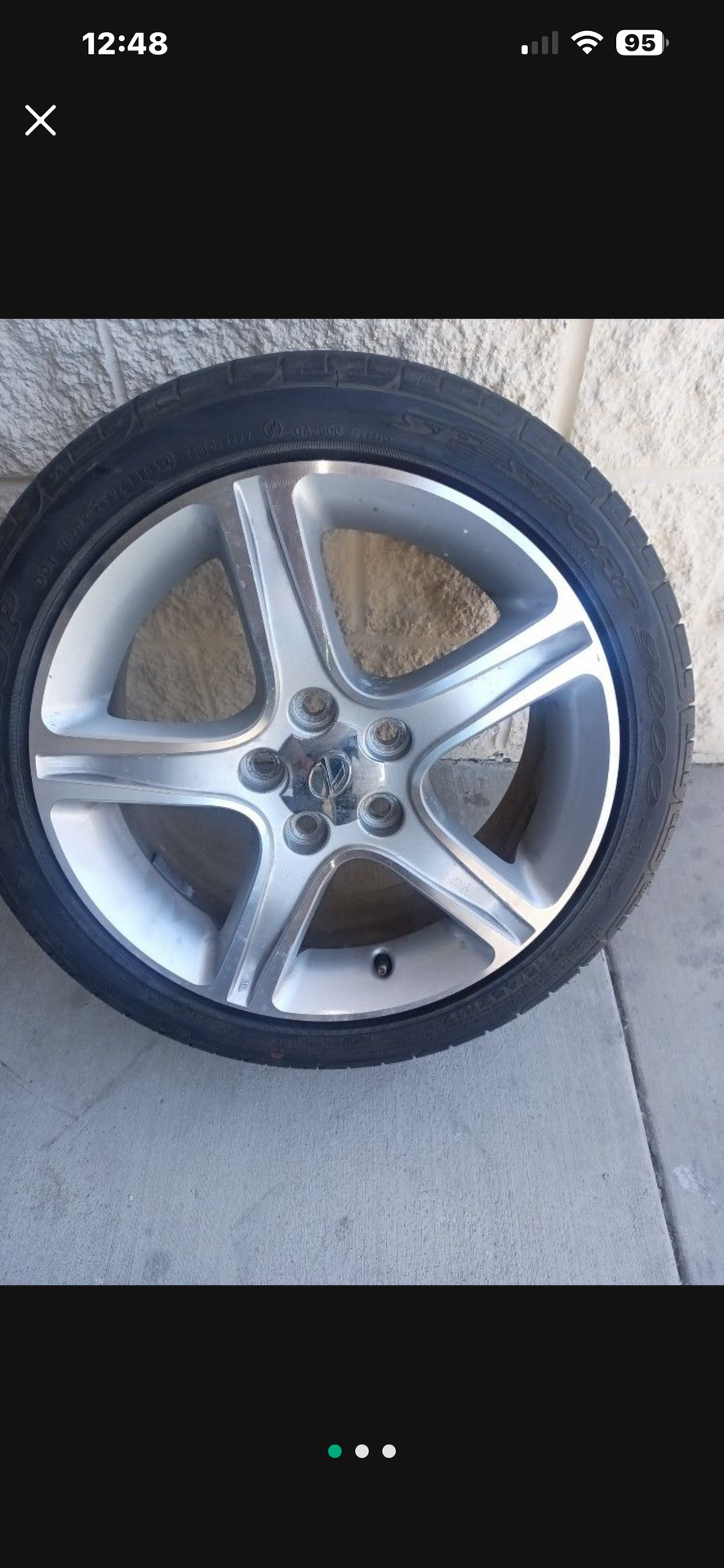 Lexus IS300 rim and tire