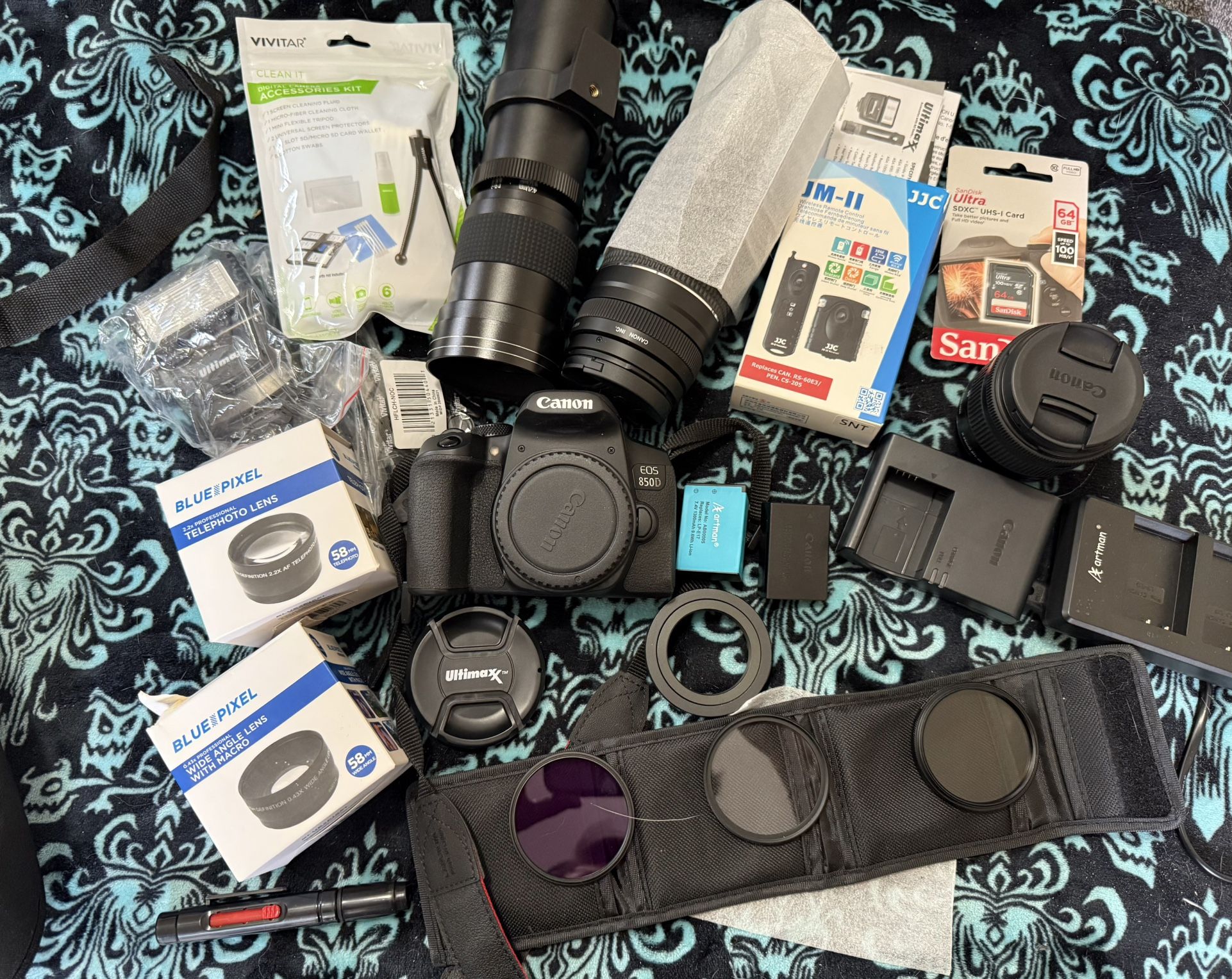 Canon EOS 850D (Rebel T8i) DSLR Camera w/ 18 55mm Lens 75 300mm