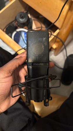 Maono Condenser Microphone with Shock Mount && audio interface
