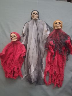 3 Pc Hanging Skull Ghouls Props