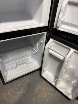 Insignia 3.0 Cu. Ft. Compact Refrigerator Freezer Stainless Steel