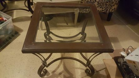 2 nice end tables